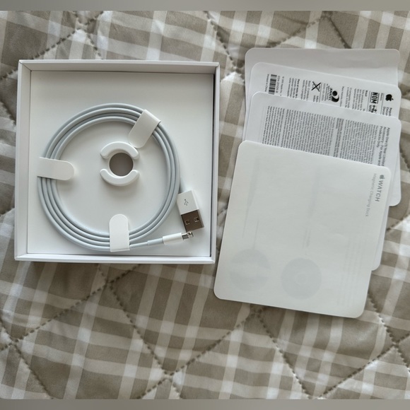 Apple Watch Magnetic Charging Dock - Picture 7 of 9